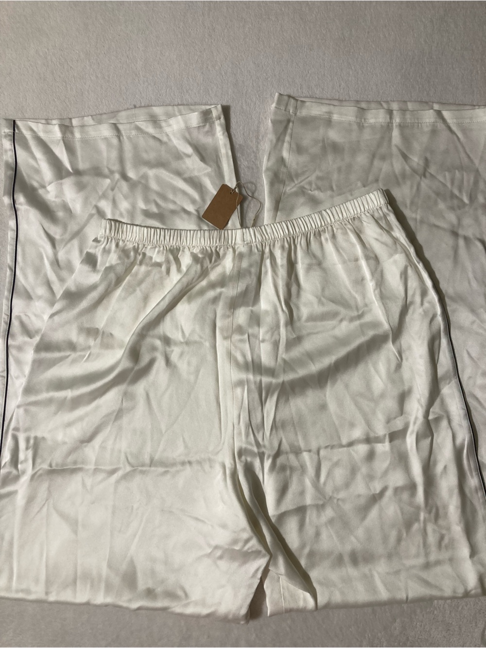 SKIMS Silk Pajama Set S - Picture 13 of 15